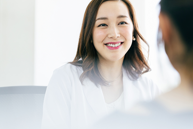 女性の笑顔